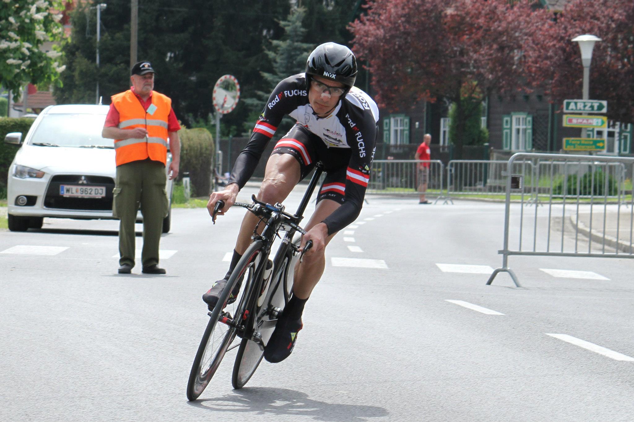 466051_590414177660236_1286627788_o